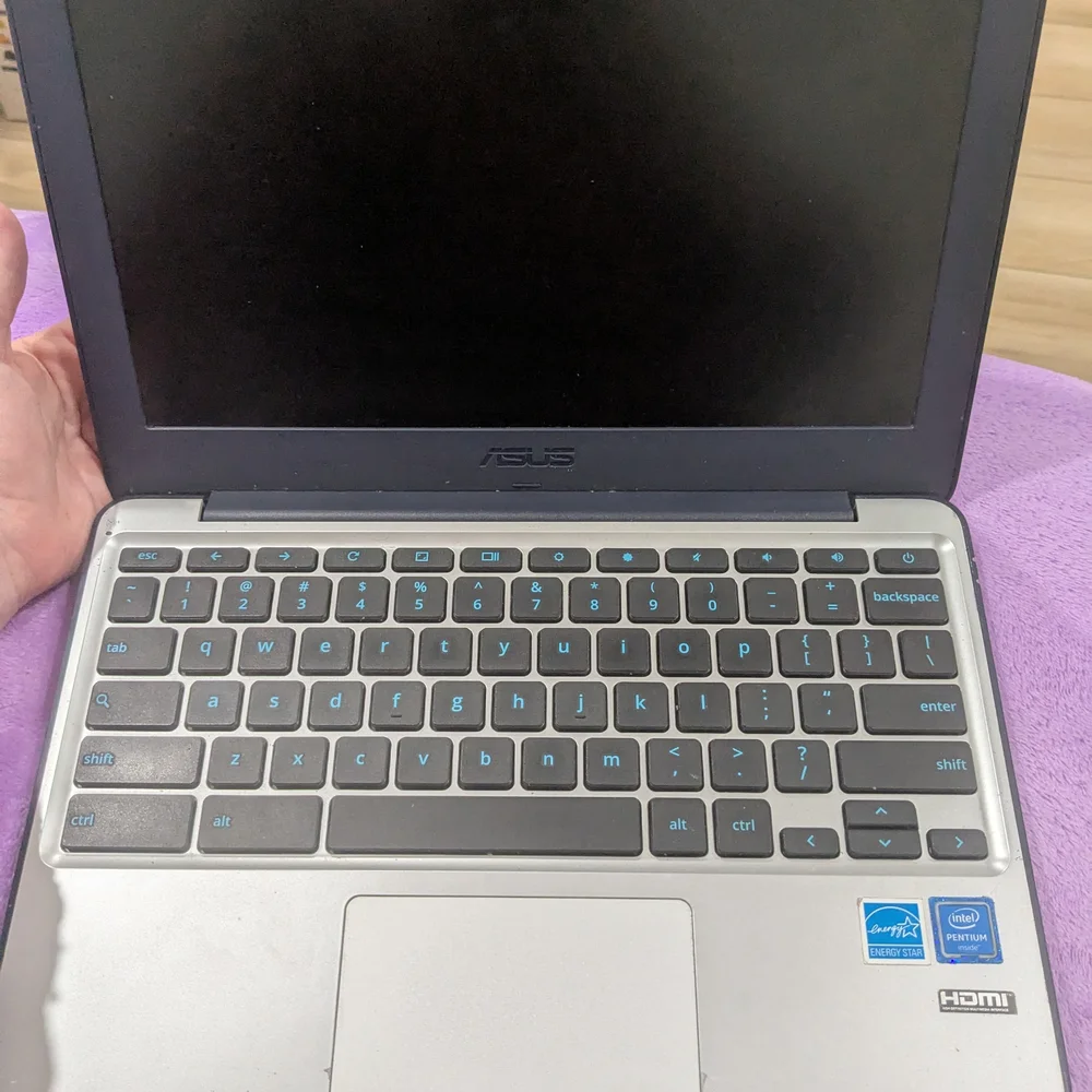 ASUS White Laptop